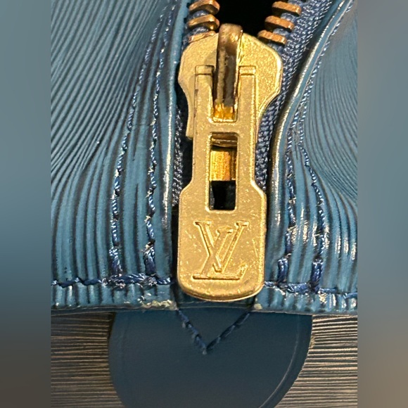 Louis Vuitton Keepall 45 Blue Epi Leather - Picture 12 of 15